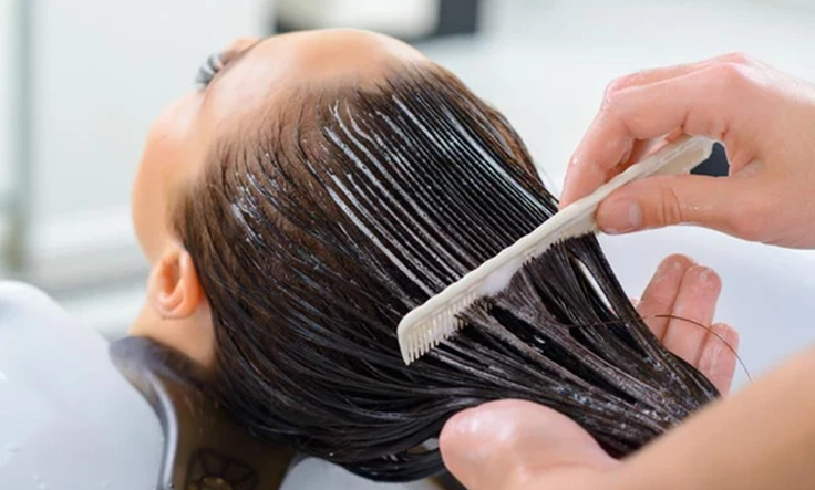 
Deep condition with argan or shea butter to combat dryness and keep hair hydrated and strong in winter.